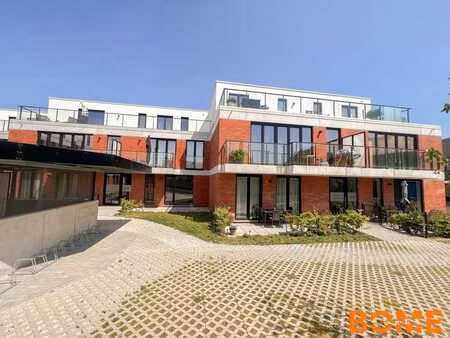 zonovergoten gelijkvloers nieuwbouw appartement met tuin