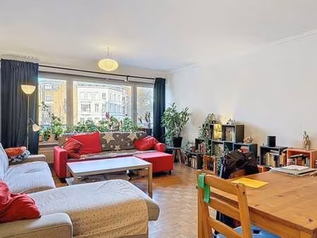 charmant 2 slaapkamer appartement aan de coupure