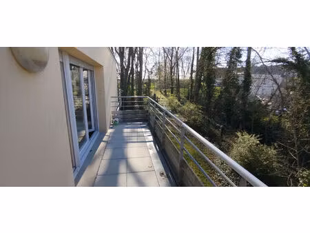 amiens sud  dernier étage  t3 rénové avec terrasse et parking en sous-sol  résidence sécur