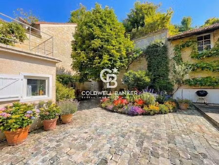 vente authentique maison en pierre avec cour paysagée et vue panoramique - 78600 - le mesn