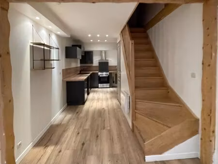 réalmont centre  charmante maison de village t3.