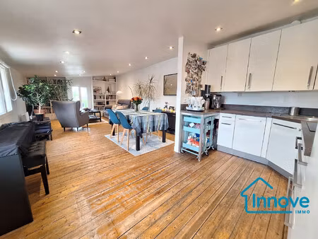 au calme rue de versailles : 4/5 pièces plein de charme.