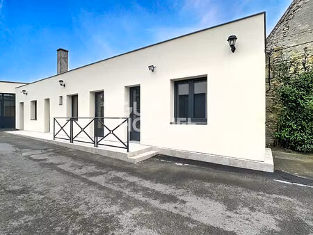 local d'activité professionnel ou commercial à louer de 53 30 m² à crépy en valois