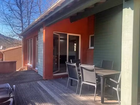 très belle maison entièrement entretenue et récemment remise au goût du jour