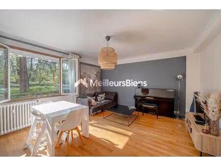 appartement rénové  au calme  avec parc et jolie vue  sans vis à vis