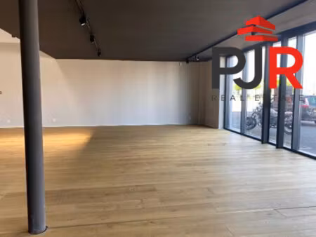 location local commercial