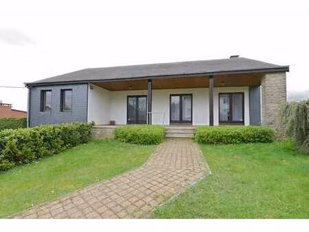 location de 3 chambres ou maison avec les meubles