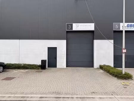 bedrijfsruimte met magazijn en kantoorruimte te zelzate