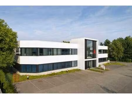 bureaux et entrepôts bénéficiant d’une visibilité depuis ...