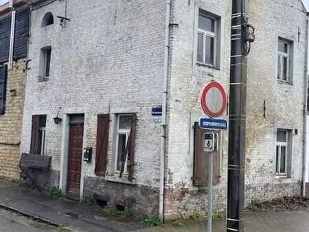 maison avec jardin et remise  à restaurer complètement