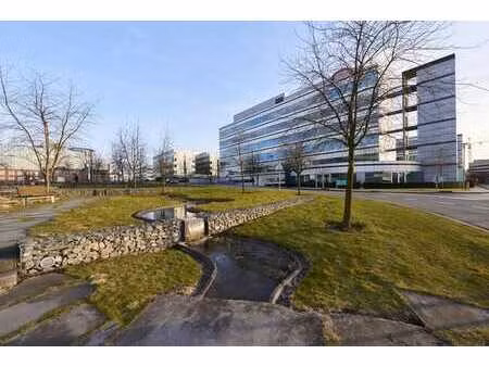 bureaux situés à 500 m du ring r0.