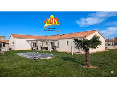 vente maison piscine à maillezais (85420) : à vendre piscine / 132m² maillezais