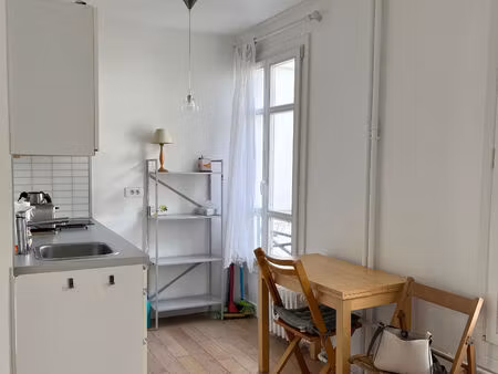 studio meublé idéalement situé