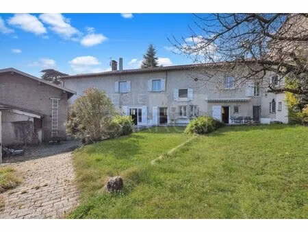 maison de caractère au cœur du village – charme  volumes et potentiel rare