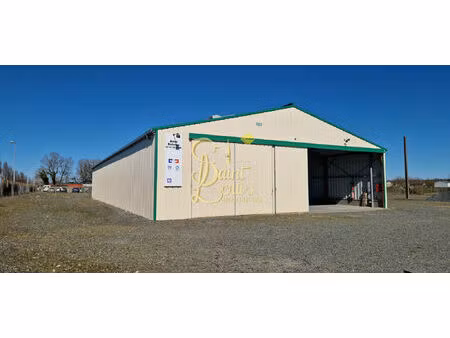 locaux d'activites de 1285 m2 en zone artisanale et industri