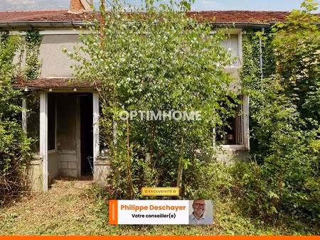 maison plain-pied à rénover - 4 pièces - 2 chambres - dépendance - terrain 543 m² - lussac