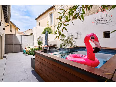 maison de ville entièrement rénovée avec piscine