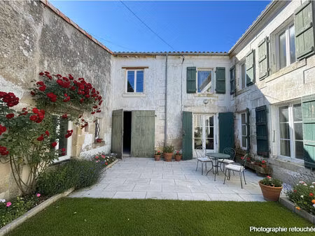 maison à saint hilaire la palud