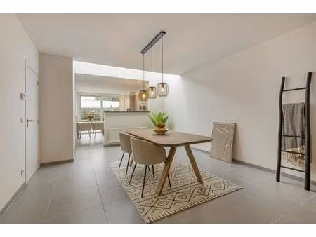 instapklaar huis te koop met 4 slaapkamers  tuin en garage