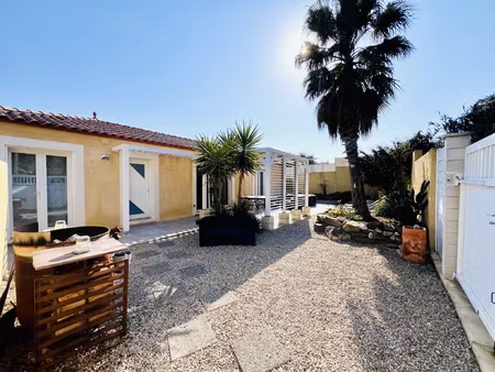 villa 7 pièces 162 m2 habitables + 62 m2 d'annexes terra