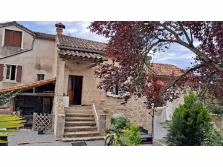 maison de village d'environ 76m2 sur un terrain d'environ 60