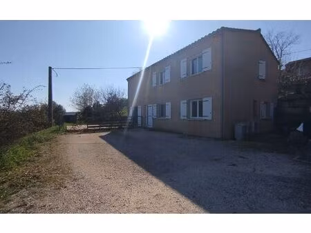 location appartement  m² t-4 à uzer  860 €