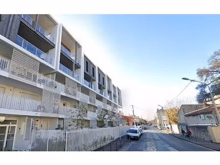 location stationnement  14 m² t- à marseille 8  90 €