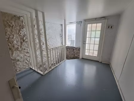 local commercial saint germain en laye 68 m2