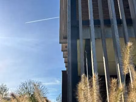 appartement met zuidelijke tuin  terras en carport