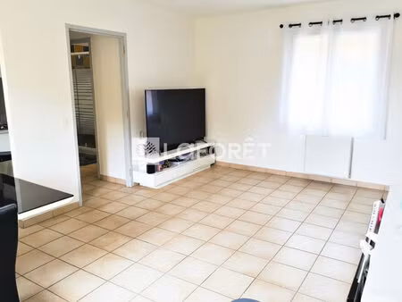 location appartement 2 pièces 41 m² à saint-saturnin-lès-avignon (84450)