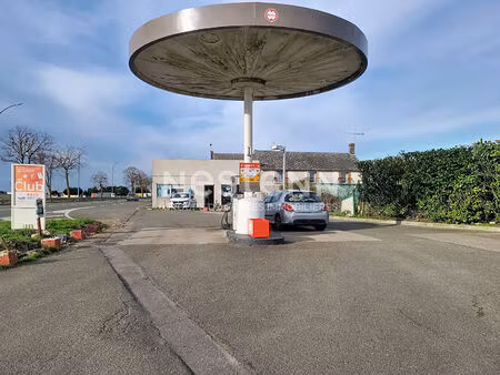 local d'activité et maison proche angerville total 124.14 m2