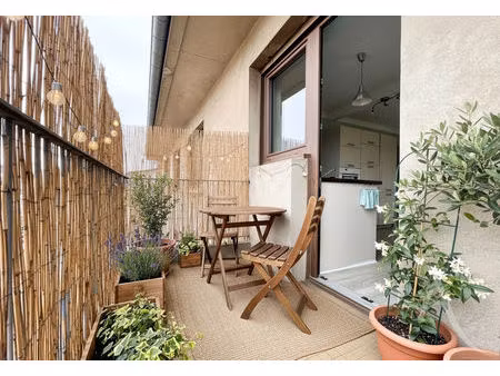 spacieux t5 de 130 m² avec son garage privé et son balcon