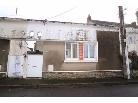 maison 2 pièces à rénover - 40 m² habitables - cour - toiture récente