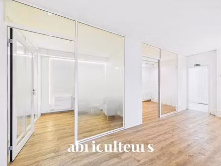 bureau au rdc de 64m2 -- espace cuisine - wc et douche - dépendance - 98 rue jean fraix - 