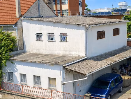 ** local d'activite en plein centre **