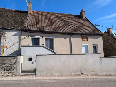 arnay-le-duc : maison ville 69 m2 + jardin 500 m2