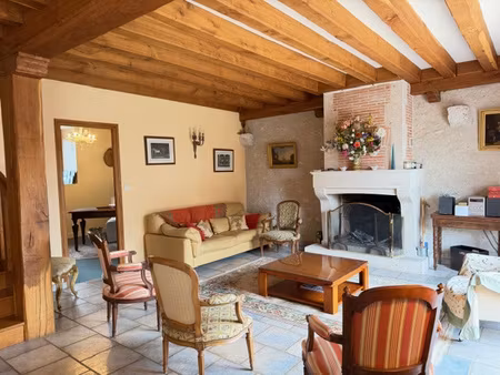 beaugency- maison ancienne en pierres de 226m2 environ-