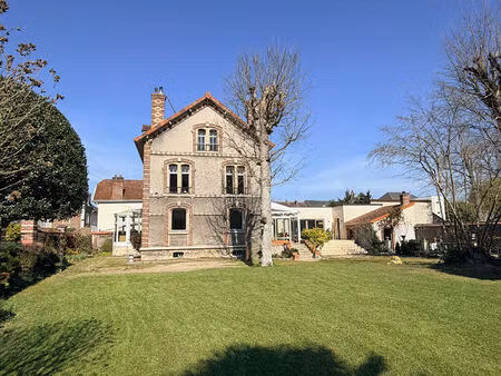 vente maison 8 pièces  340.00m²  gisors