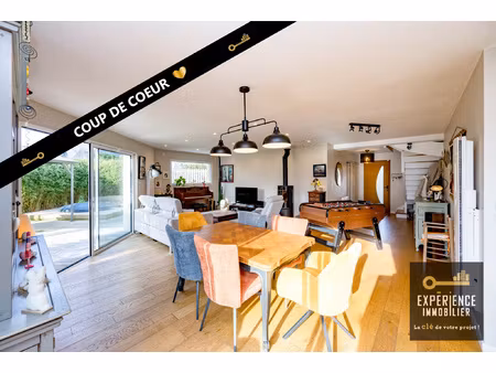 jolie contemporaine nichée dans une impasse