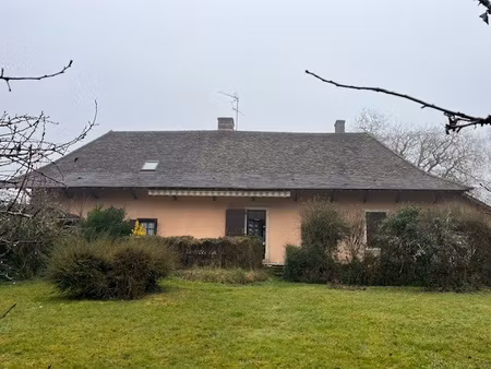 ensemble immobilier compose de deux fermes bressannes