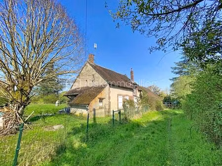 située sur la commune de saint-maurice-sur-aveyron  dans un environnement calme et agréabl