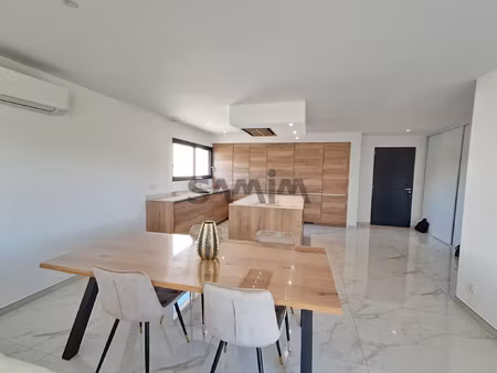 à vendre- villa neuve de plain pied avec piscine- aujargues