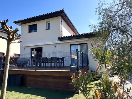 villa contemporaine 4 pièces sur terrain 455 m2 4 faces