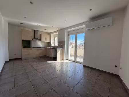 maison de village garage et terrasse