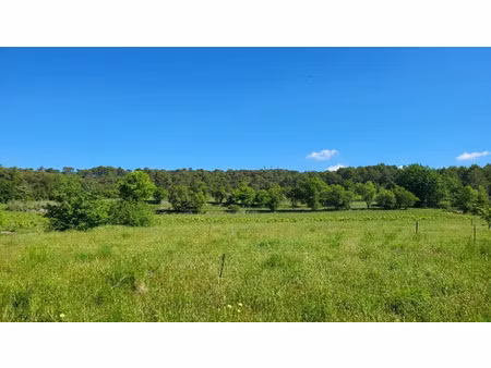 vente terrain 670 m² à carces (83570)  130 000 €