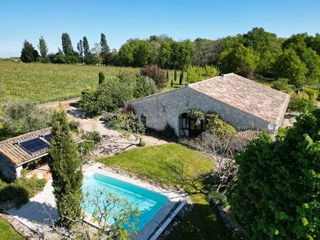belle propriété au coeur de son terrain