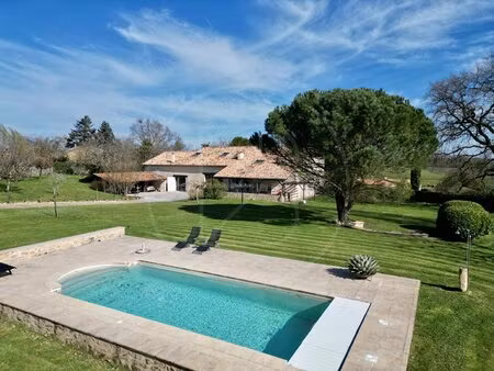 élégante propriété en pierre  campagne girondine