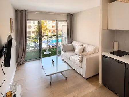 t2 avec terrasse  parking et piscine