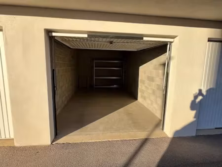 location parking 18 m² à borgo (20290)  125 €