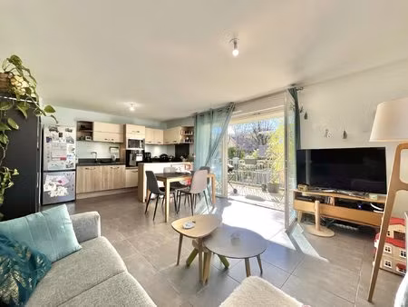 t3 au calme - garage - parking - cave - butte de cognin